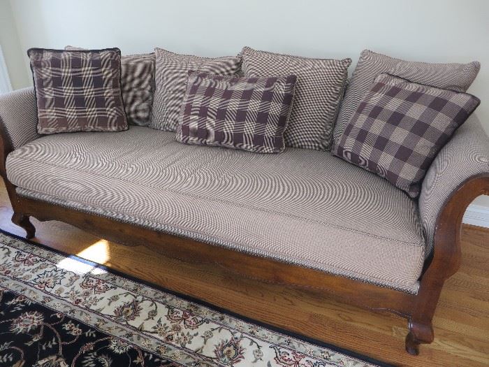  ROLLED ARMS SOFA IN GINGHAN CHECKED FABRIC
