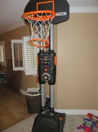 NERF SHOWTIME HOOPS INDOOR GAMING SYSTEM
