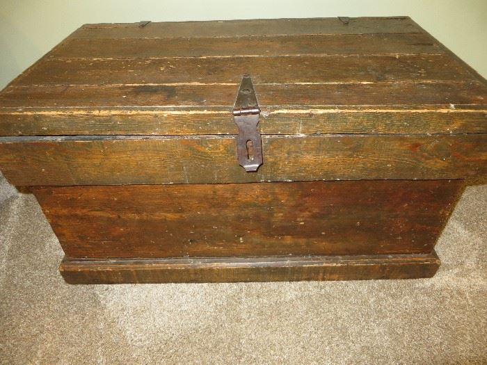 ANTIQUE WOODEN CARPENTER TOOL CHEST
MAKES THE PERFECT COFFEE TABLE
