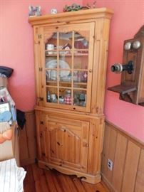 Thomasville Corner Cabinets(Pair)