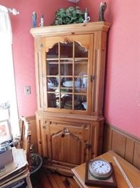 Thomasville Corner Cabinets(Pair)