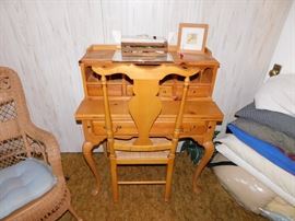Thomasville Desk & Chair