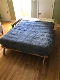 Full size day bed
