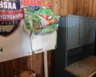 Vintage Budweiser Frog Automated Display