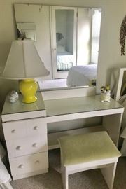 •	Vintage white Hollywood Regency modern bedroom set