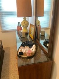 1950s atomic Eames period table and chairs. chrome base.