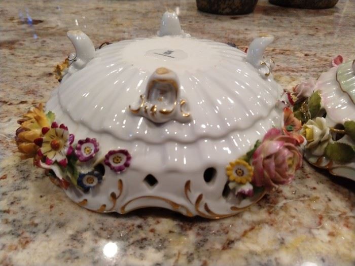I know, I know, they're totally old lady, but LOOK at the detailed work in these things. Do you know anyone who does this type of work today? I didn't think so...