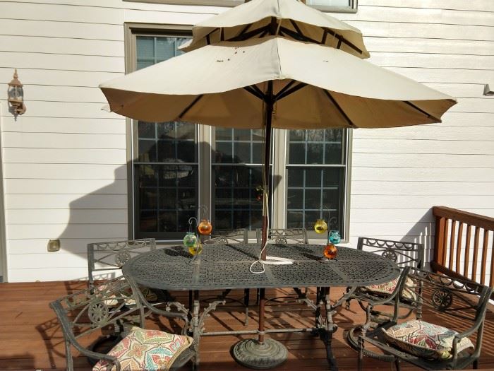 Umbrella - UP! Nice outdoor cast aluminum "Atlantis" table, with six chairs and umbrella (Sunbrella fabric), by Cast Classics, Landgrave.