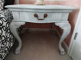 Very nice pair of vintage sold wood end tables, by Hickory White Furniture Co.
