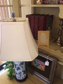 Blue & white Asian style lamp