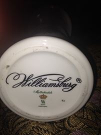 Mottahedeh "Williamsburg" vase