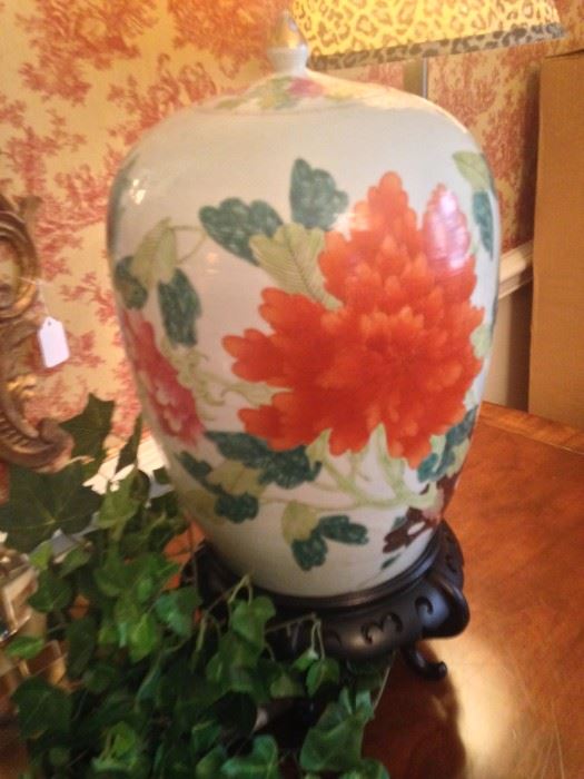One of two very fine Chinese vases - similar in pattern