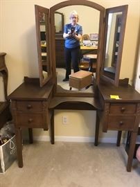 #85	Vanity w/4 drawers w/tri-fold mirror  47x18.5x64	 $175.00 
