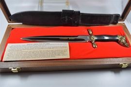 Kershaw 4053 “Golden Boar” Limited-Edition Collector’s Knife https://ctbids.com/#!/description/share/101299