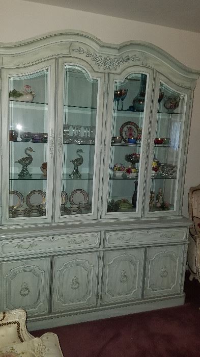 Thomasville French Provincial style china cabinet
