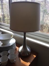 Bulb-shaped metal base Table Lamp