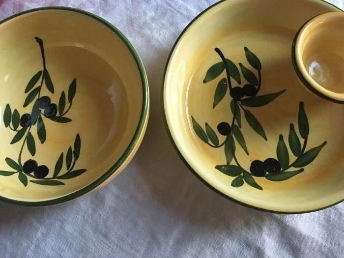 Pair of olive-motif Bowls