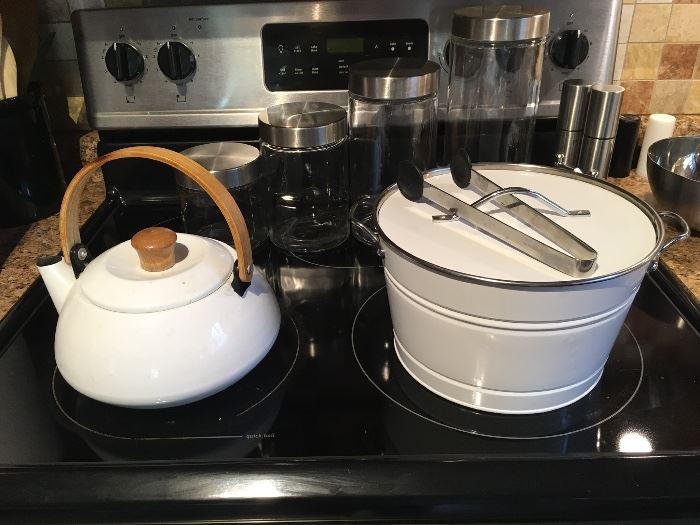 More kitchenware