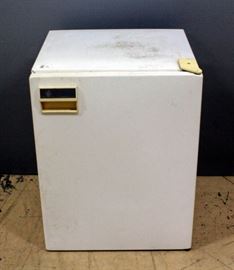 General Electric Model TAX3SNTARWH Mini Refrigerator, 24.5"H x 18.5"W x 19"D