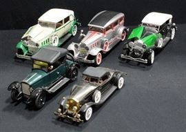 Signature Die-Cast 1:18 1934 Duesenberg, Signature 1930 Packard, Anson 1931 Peerless, Signature 1920 Cleveland Roadster And AM/FM Roadster Radio