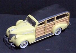 Signature 1:18 1937 Coro Supercharged, Ricko 1930 Horch 930V, Motor City Classics 1939 Chevrolet Master Deluxe, Maisto 1948 Chevy Fleetmaster