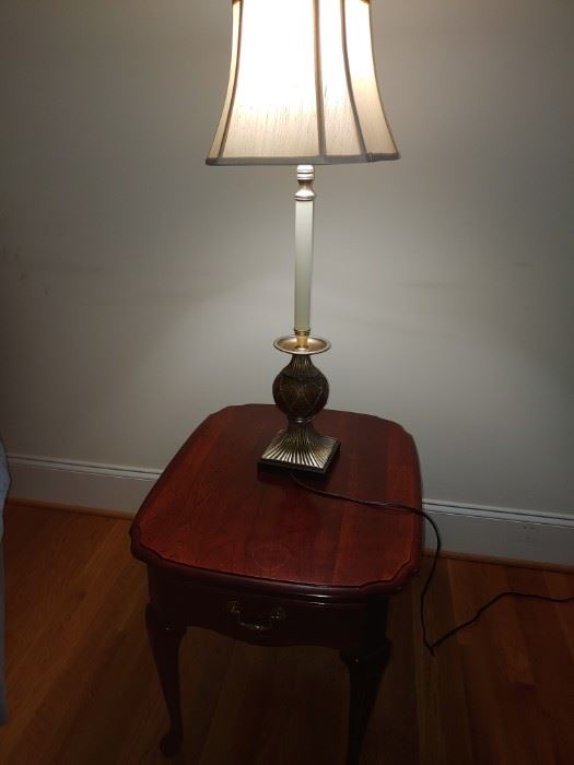 Pennslvania House End Table/Lamp