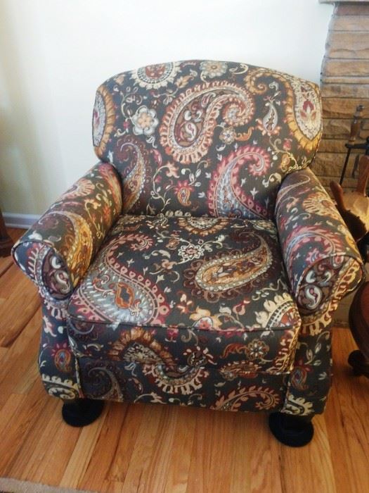 Traditional Accent Chair with Rolled Arms and Rolled Back (Fusion Furniture, Inc. Made in USA) 
