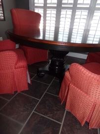 Round Table w/4 Parson Chairs