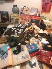 Lots Of Vintage Items In One Small Bedroom