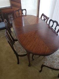 Lovely antique dining room table and chairs - includes table saver pad