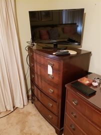 32" Insignia flatscreen tv, Rway furniture.