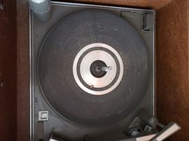 Record console is Magnavox Micromatic