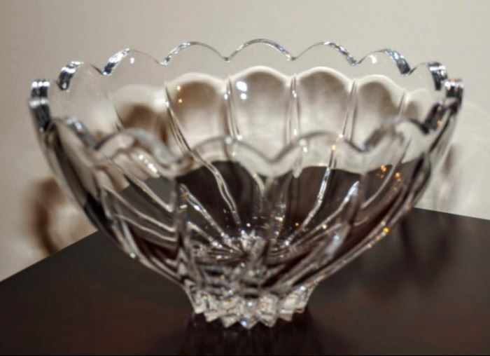DECORATIVE GLASS BOWL