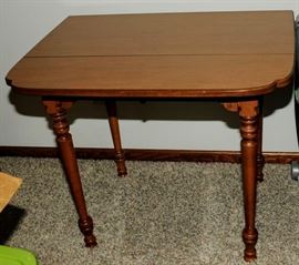 ANTIQUE FANCY DROP LEAF SIDE TABLE