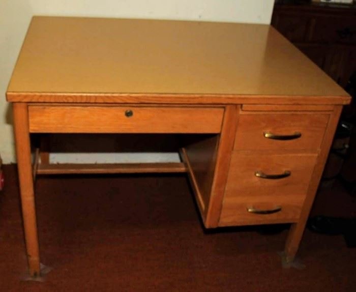 BLOND MODERN STUDENT DESK