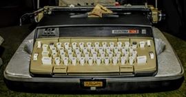 PORTABLE ELECTRIC TYPEWRITER
