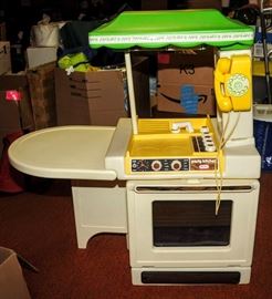 TERRIFIC TOY KITCHEN