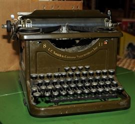 1940's ARMY GREEN 8 11 L. C. SMITH & CORONA TYPEWRITER