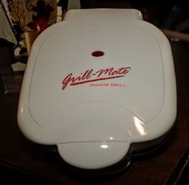 LARGE INDOOR GRILL ~ GRILL MATE ~ FAR NICER THAN A FORMAN GRILL