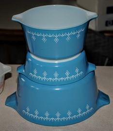 PYREX BOWLS