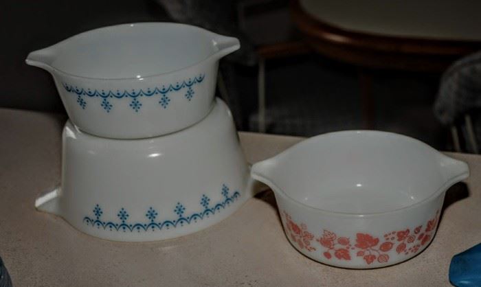 PYREX BOWLS