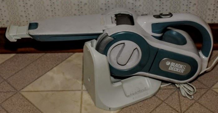 PORTABLE BLACK & DECKER VAC