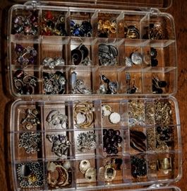 BETTER COSTUME JEWELER EARRINGS