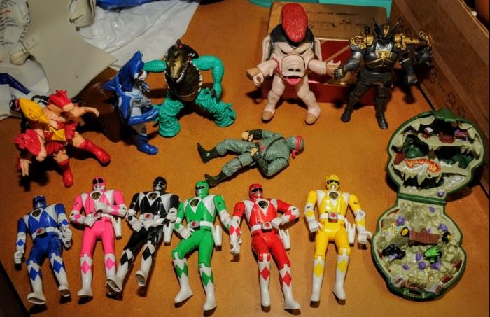 ASSORTMENT OF ACTION FIGURES