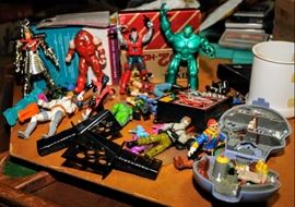 ASSORTMENT OF ACTION FIGURES