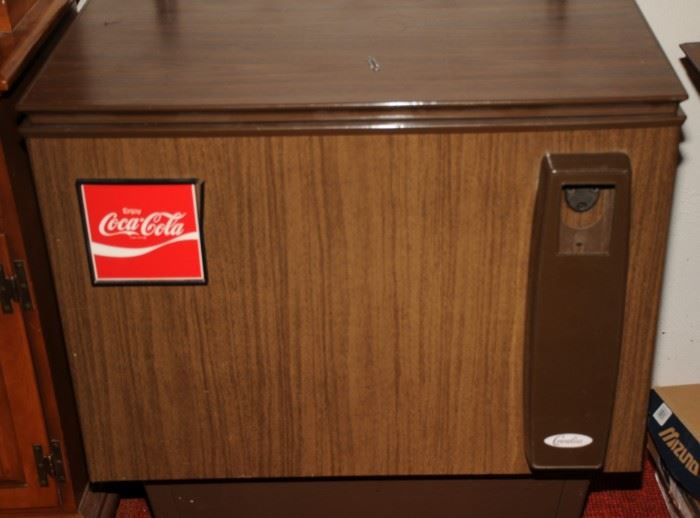 VINTAGE COCA COLA VENDING MACHINE