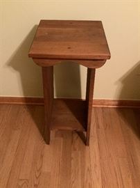 SMALL ACCENT TABLE