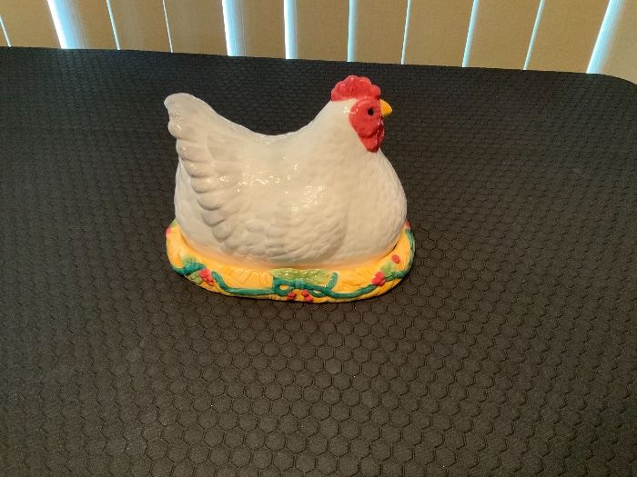 1/4 POUND FIGURINE COVERED BUTTER DISH