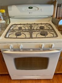 MAYTAG GAS STOVE GREAT CONDITION