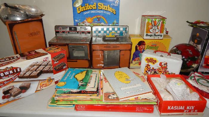 CHILDRENS VINTAGE TOYS AND BOOKS